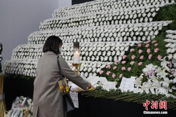 盈富优配 韩国国会举行梨泰院踩踏事故一周年追悼会