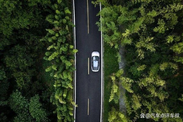 爱策略 奥迪E5 Sportback邂逅青城山，一场科技与自然的对话
